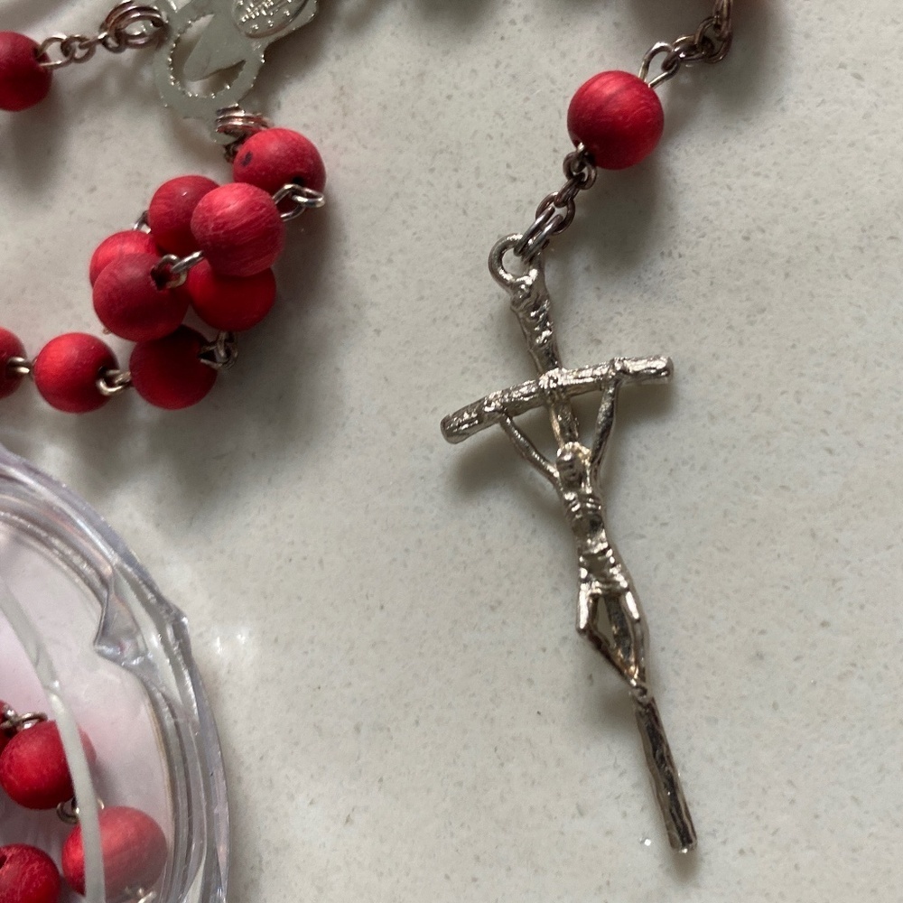 Rosary Beads Red Wood Blessed at the Vatican NIB - Picture 3 of 6